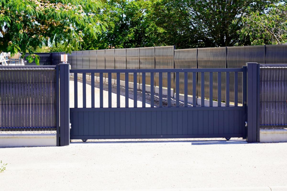Choosing the Ideal Automatic Gate Opener for Your Community